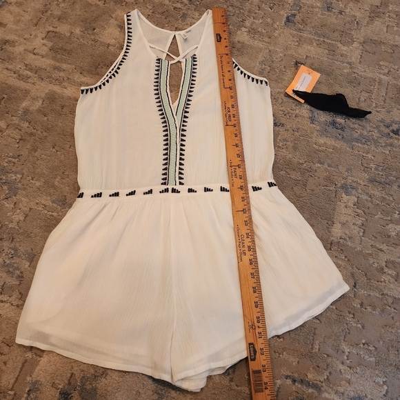 NWT Rip Curl white embroidered romper. - Picture 15 of 16
